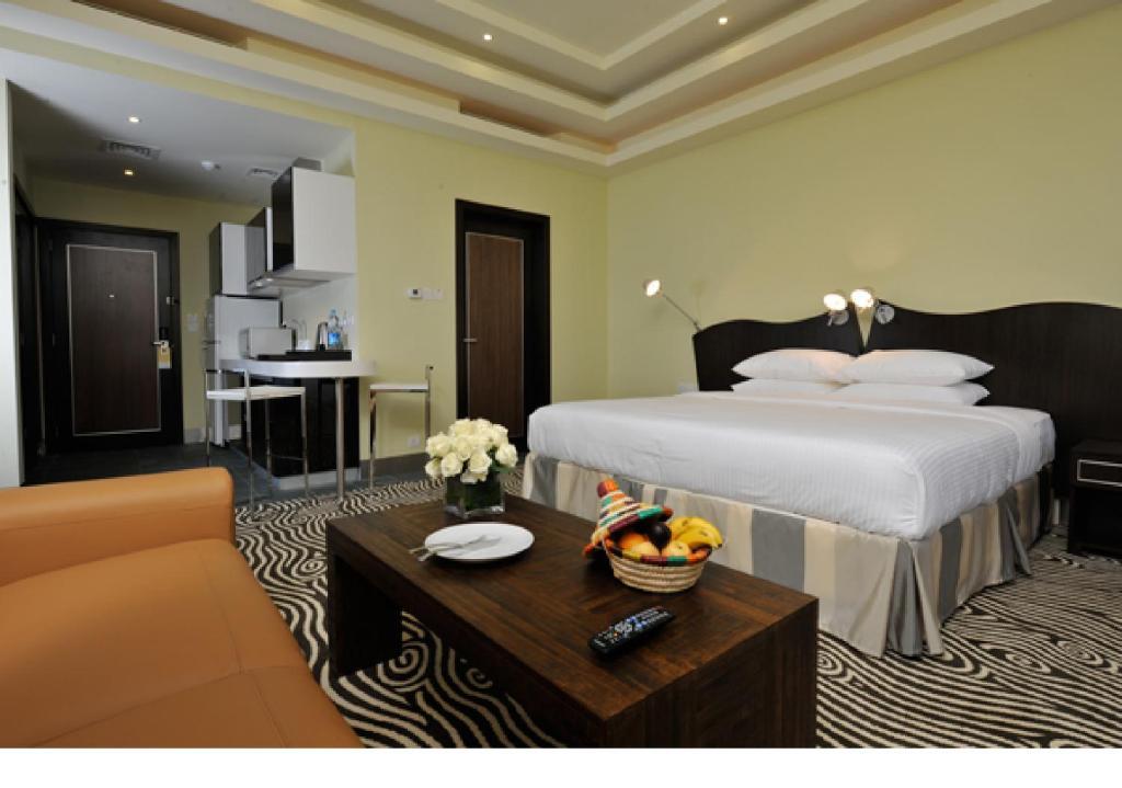 Al Raya Suites Hotel Manama Room photo