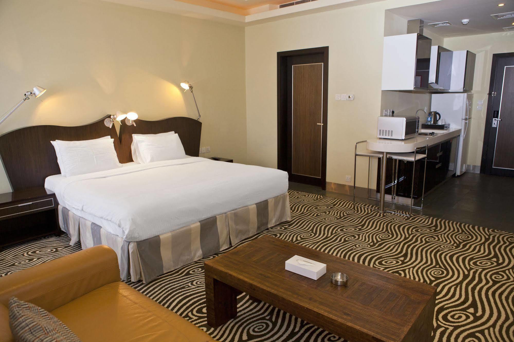 Al Raya Suites Hotel Manama Exterior photo