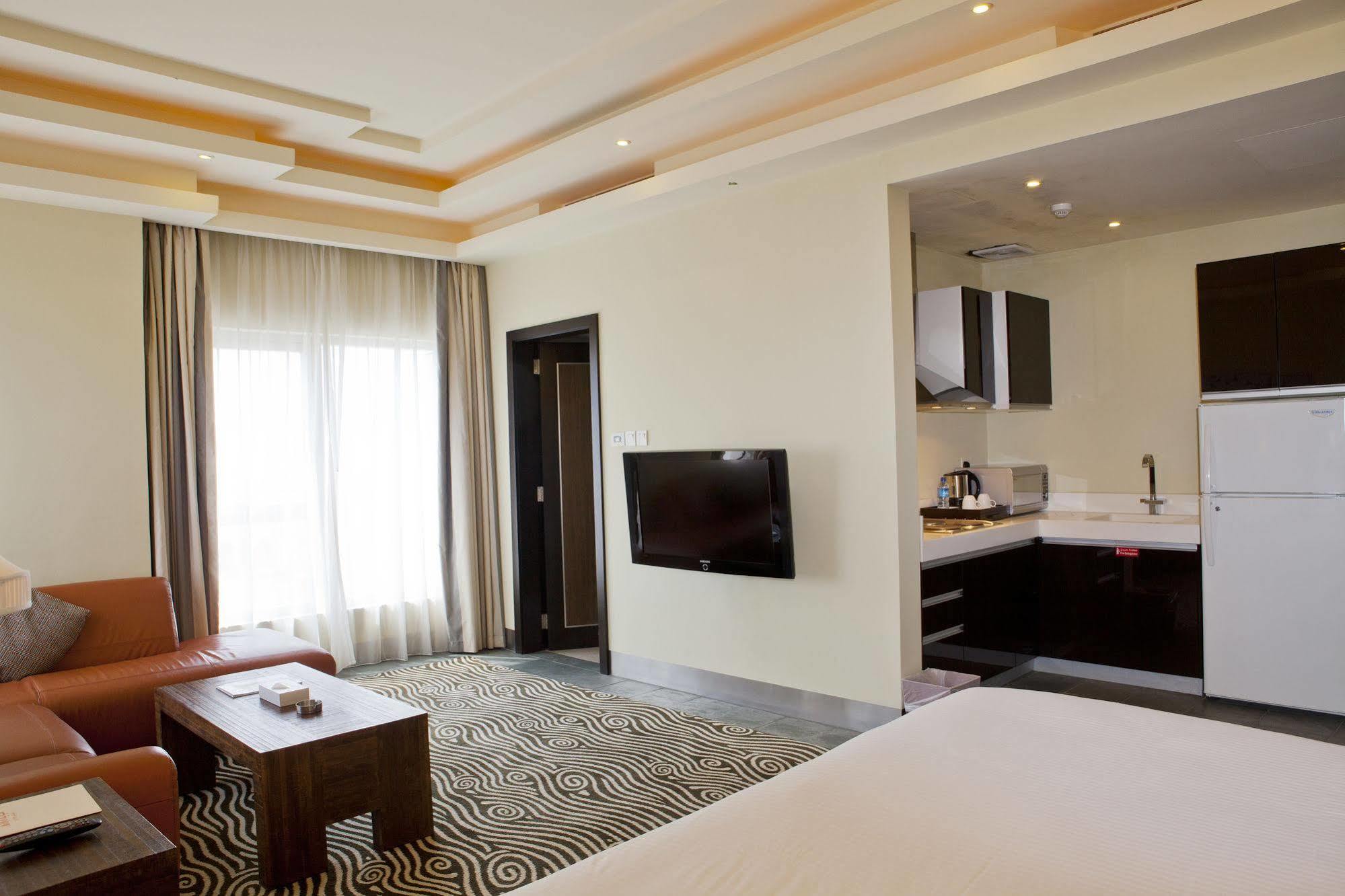 Al Raya Suites Hotel Manama Exterior photo